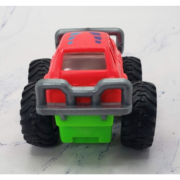 Way-Formed Toys Friction Jacked Up 4x4 Red Car and Green W/ Square Pattern Hood - Picture 4 of 7